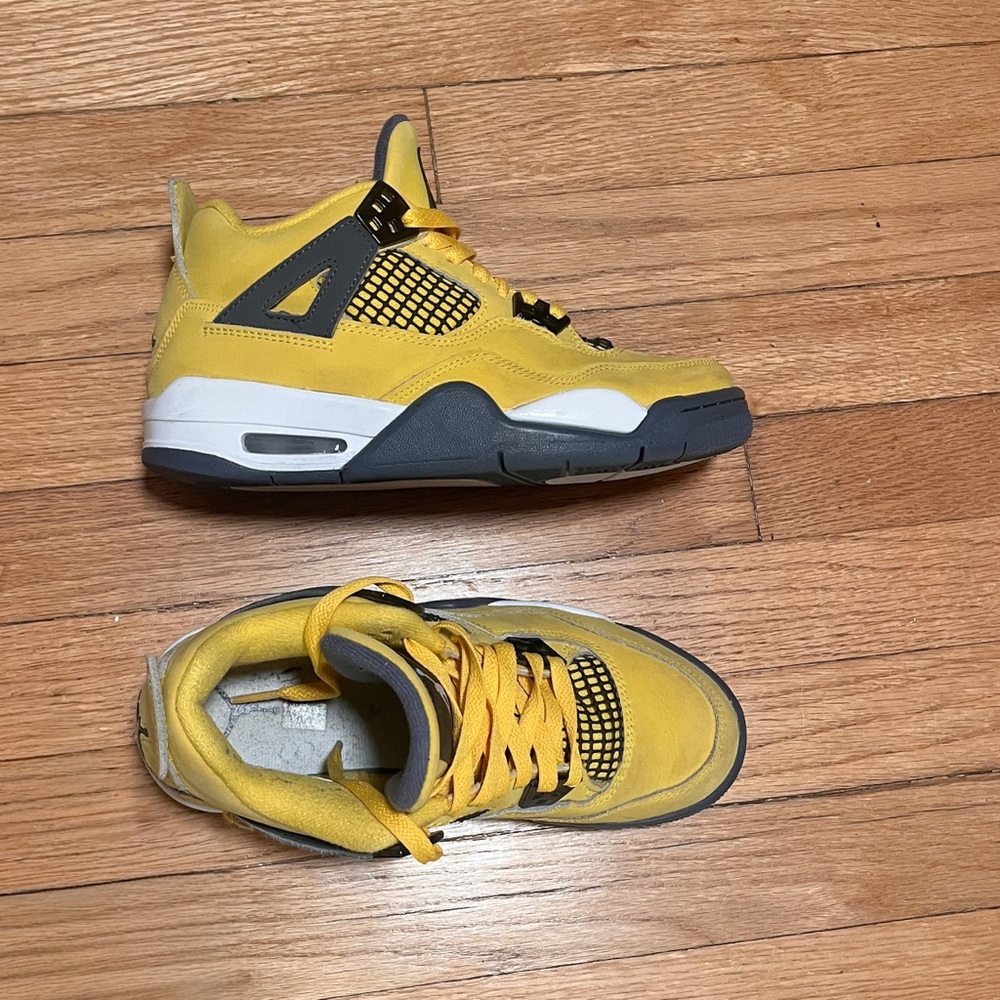 Jordan 4 “Lightning” – Rare Heat in Great Condition
